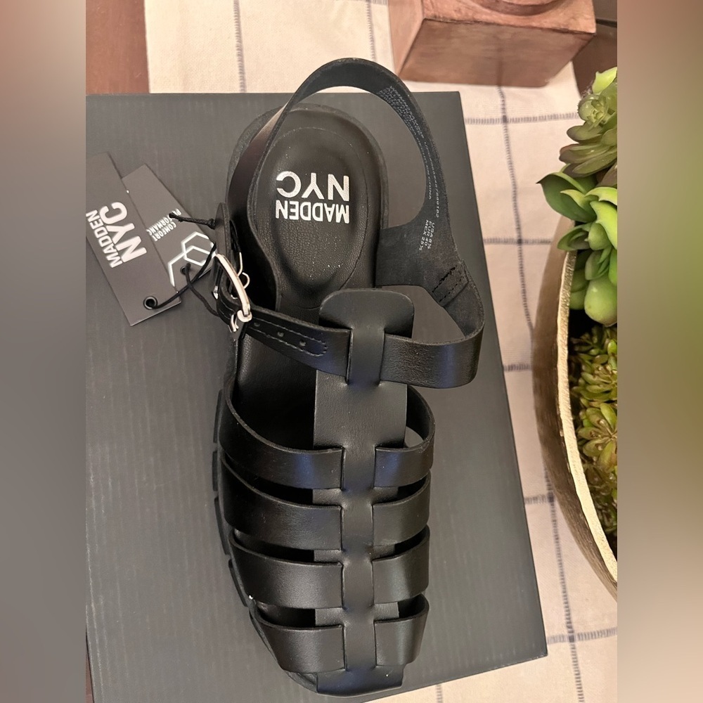 Madden NYC Black Platform Sandals NWT Women’s Size 8.5 Fall Perfect Trending - Picture 3 of 5